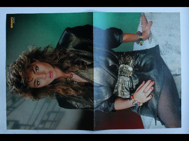 Sandra Bravo Poster - Vintage German Magazine Poster 28x42cm Green Background