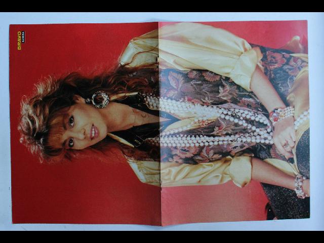 Sandra Bravo Poster - Vintage German Magazine Poster 28x42cm Portrait Red Back